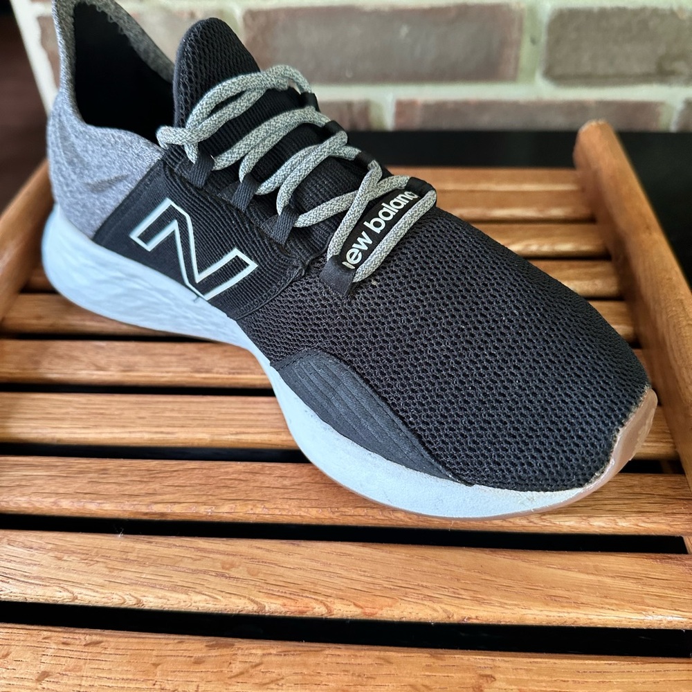 New Balance Black and Gray Sneakers with Breathable Mesh - Picture 16 of 16